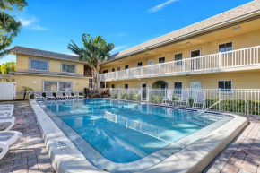 Walk to Beach & Dining | Condo/Pool/Stay Local
